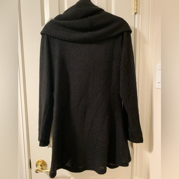 Knit sweater dress/tunic with front pocket detail. - Picture 3 of 8